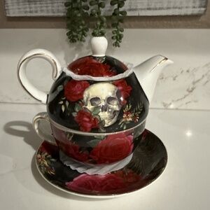 Rose & Skull Tea For One Teapot, Tea Cup & Saucer